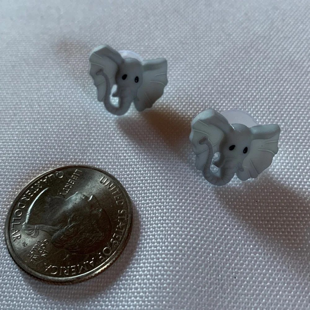NWT. Handmade Pierced Earrings of an Elephant Face!